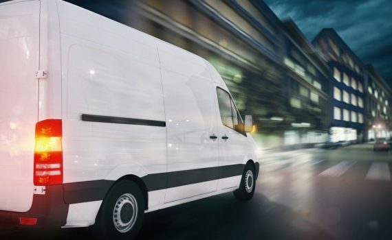 The Major Differences Between Courier and Trucking Companies
